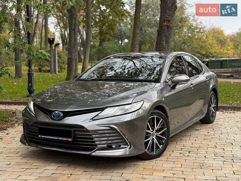 Toyota Camry 2021