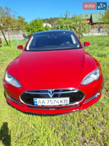 Tesla Model S 2015