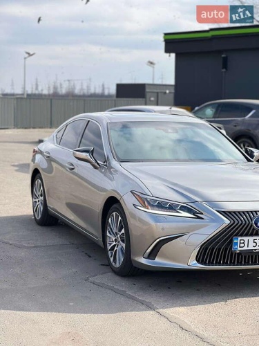 Lexus ES 2019