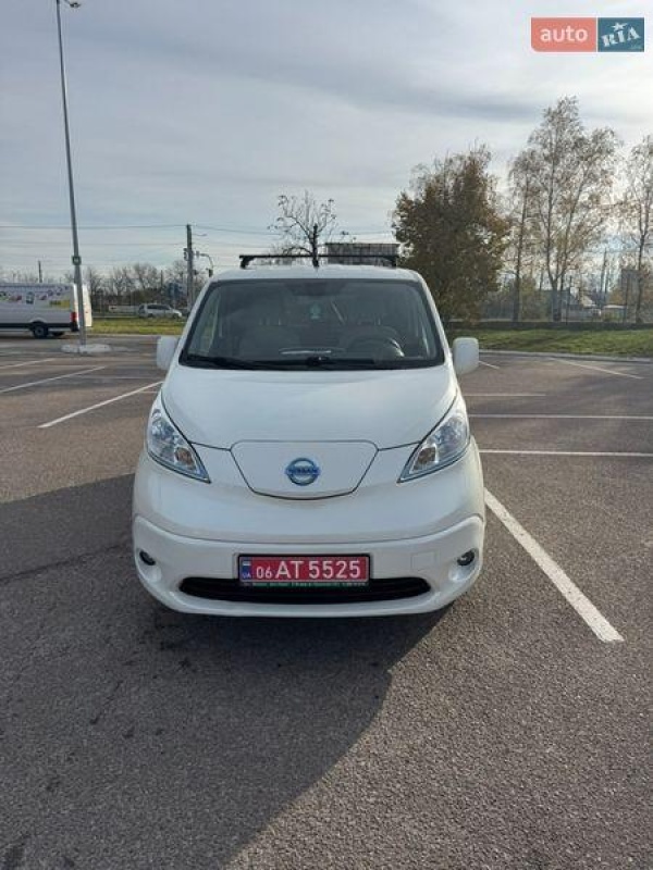 Nissan e-NV200 2015