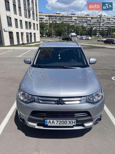 Mitsubishi Outlander 2015