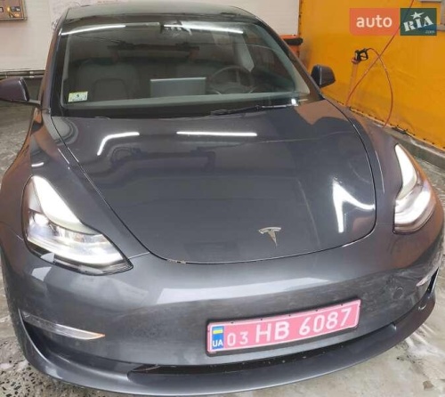 Tesla Model 3 2023