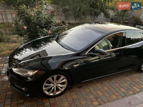 Tesla Model S 2015