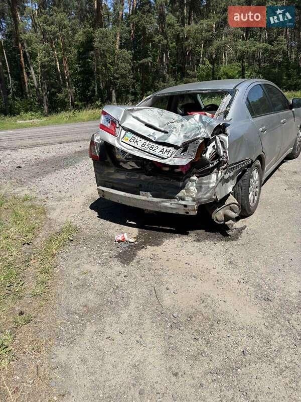 Mitsubishi Galant 2008