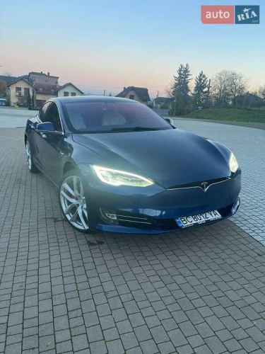 Tesla Model S 2019