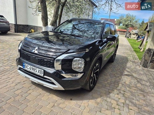 Mitsubishi Outlander 2023