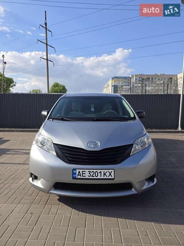 Toyota Sienna 2010