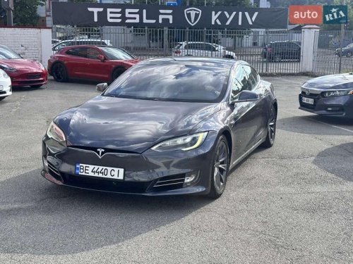 Tesla Model S 2018