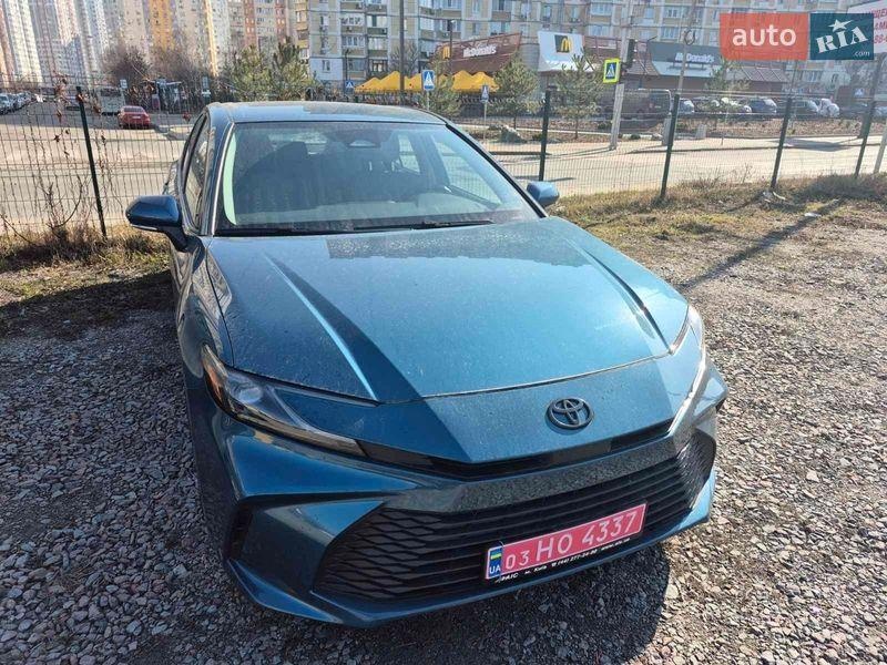 Toyota Camry 2025