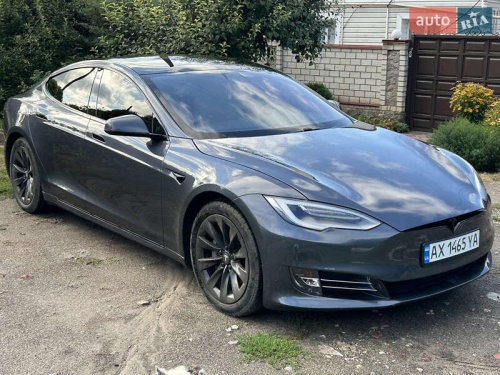Tesla Model S 2020