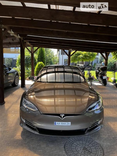 Tesla Model S 2016