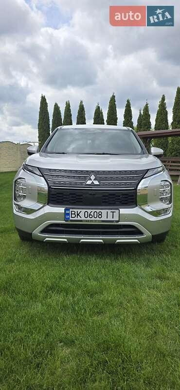 Mitsubishi Outlander 2023