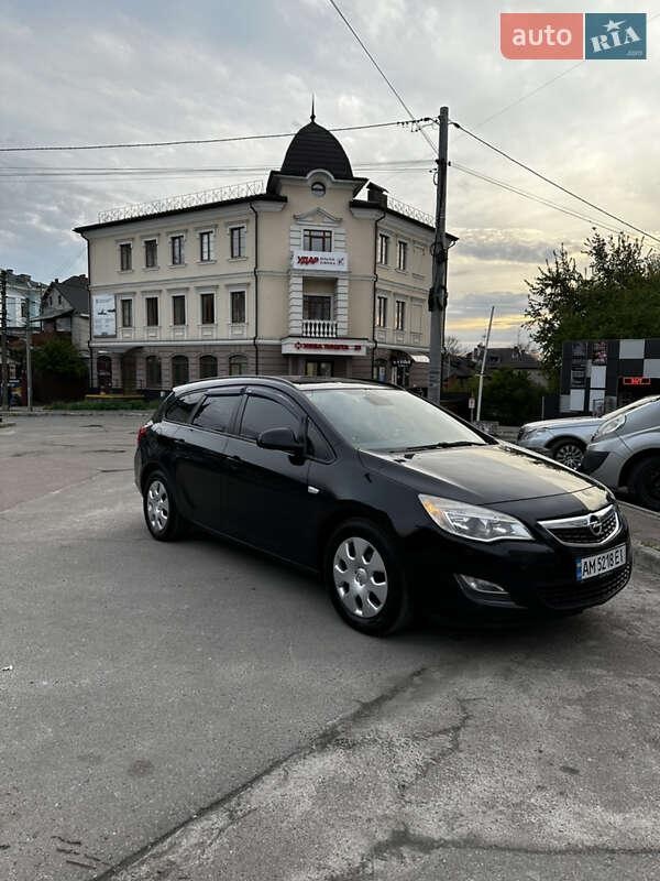 Opel Astra 2011