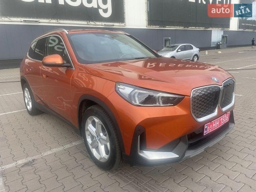 BMW iX1 2024