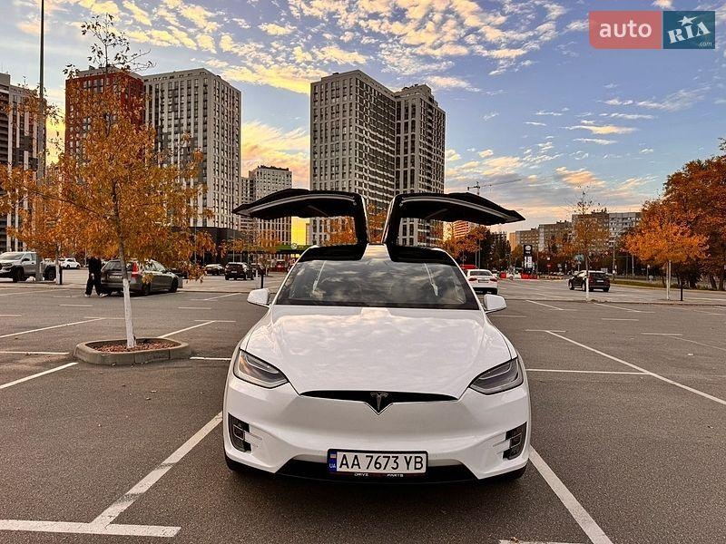 Tesla Model X 2019