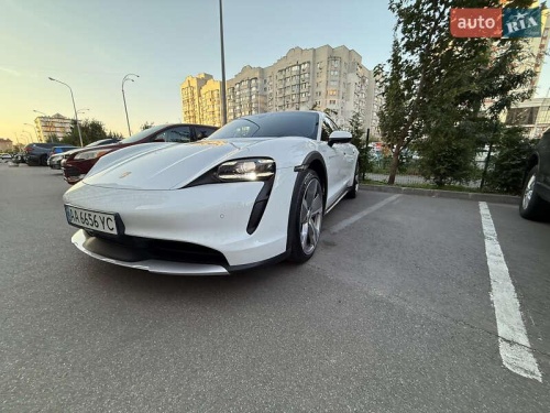 Porsche Taycan Cross Turismo 2021