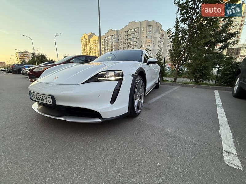 Porsche Taycan Cross Turismo 2021