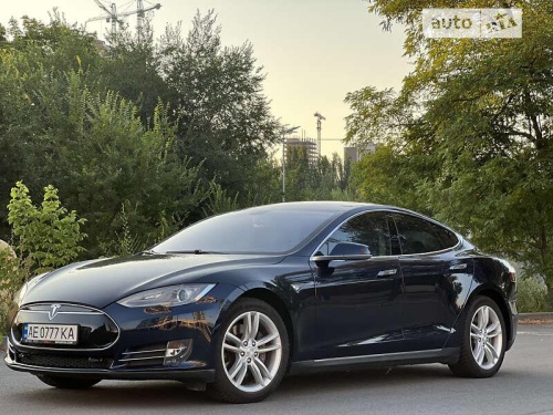 Tesla Model S 2014