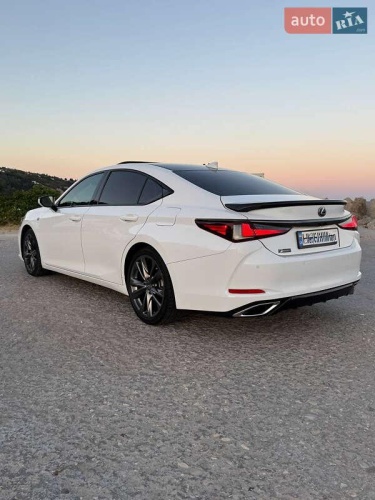 Lexus ES 2020