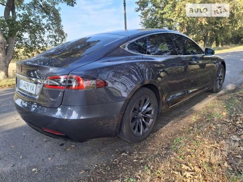 Tesla Model S 2019