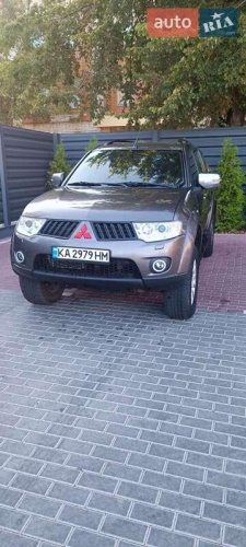 Mitsubishi Pajero Sport 2013