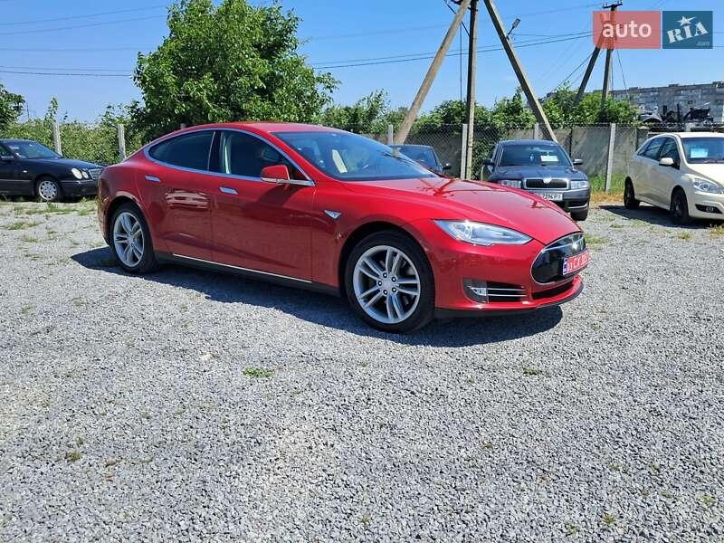 Tesla Model S 2014