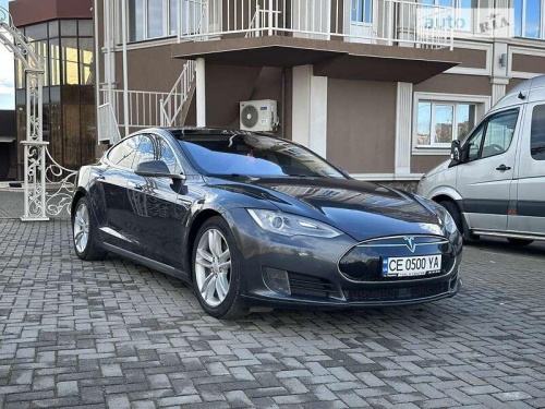 Tesla Model S 2015