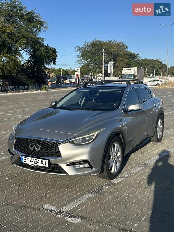 Infiniti Q30 2016