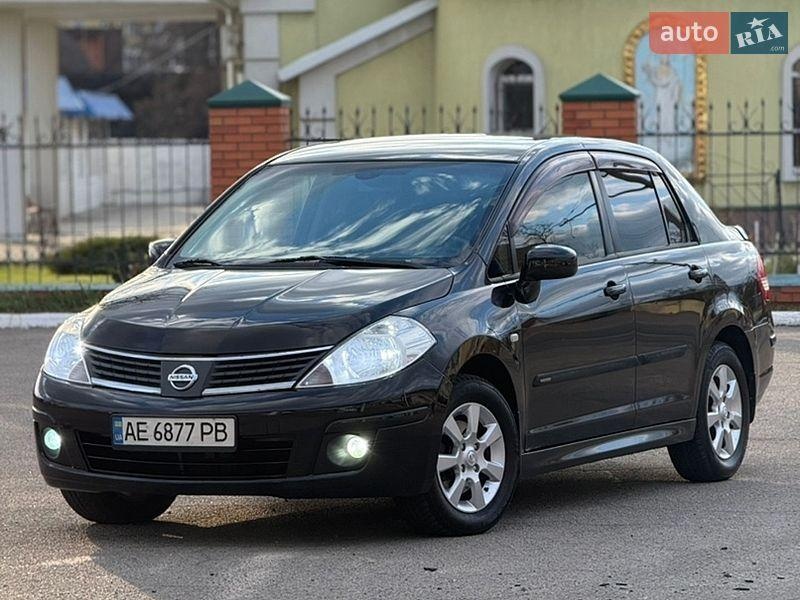 Nissan TIIDA 2010