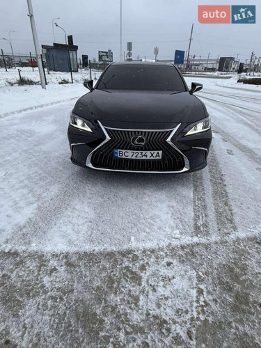 Lexus ES 2020