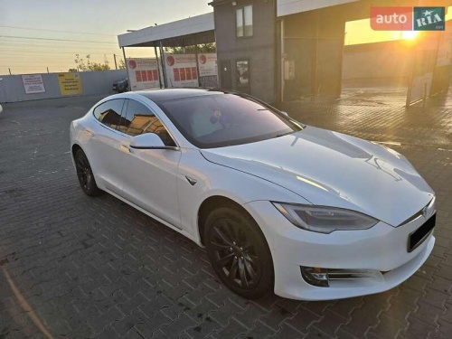 Tesla Model S 2019