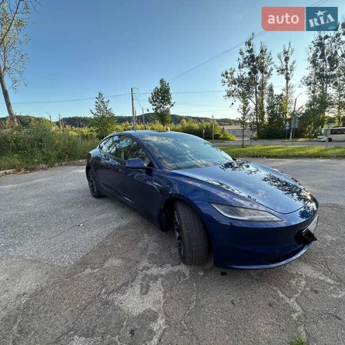Tesla Model 3 2024