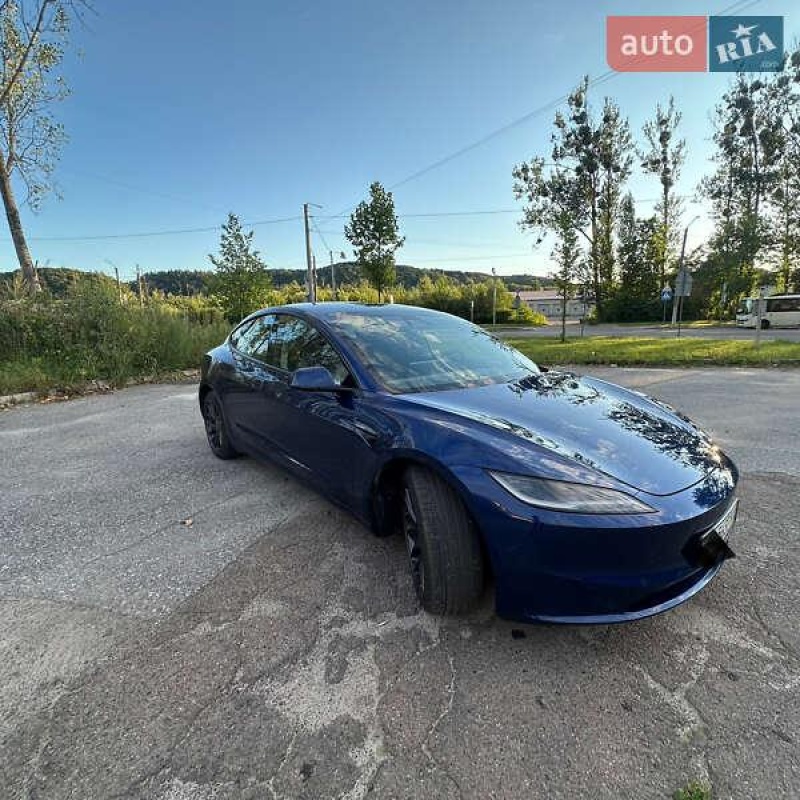 Tesla Model 3 2024