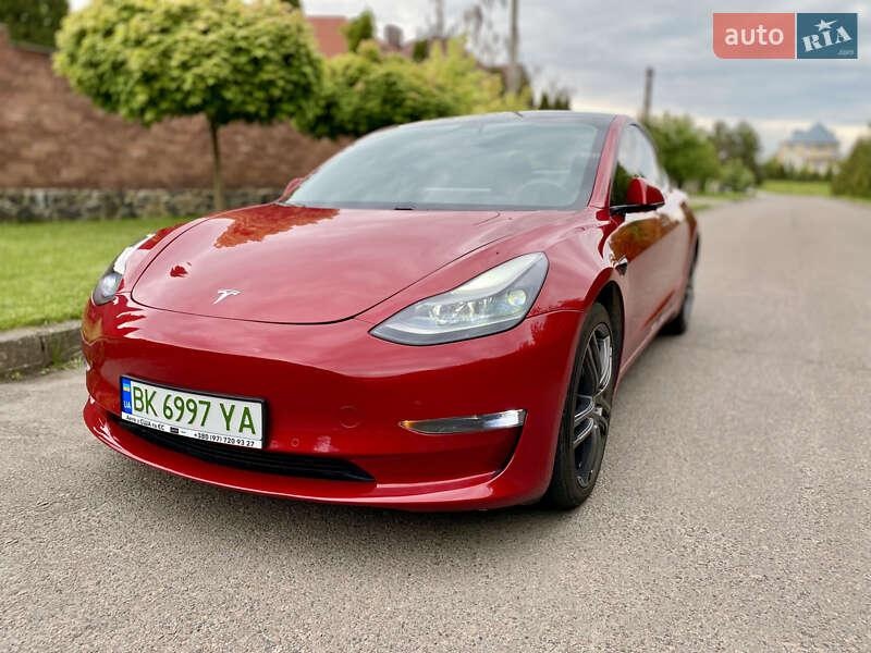 Tesla Model 3 2021