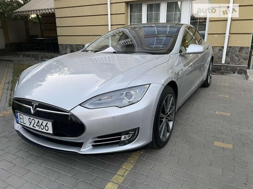 Tesla Model S 2015