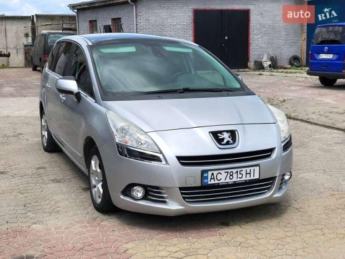 Peugeot 5008 2011