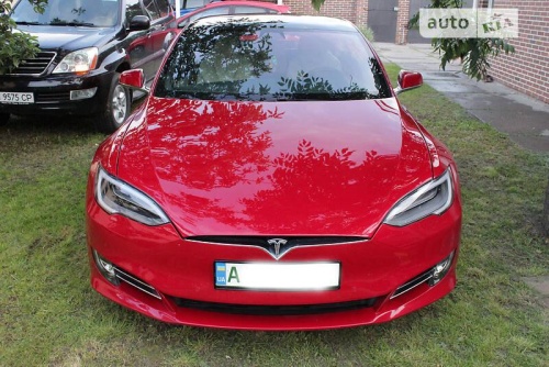 Tesla Model S 2019