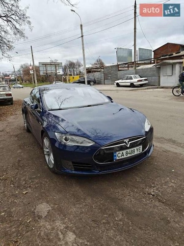 Tesla Model S 2015