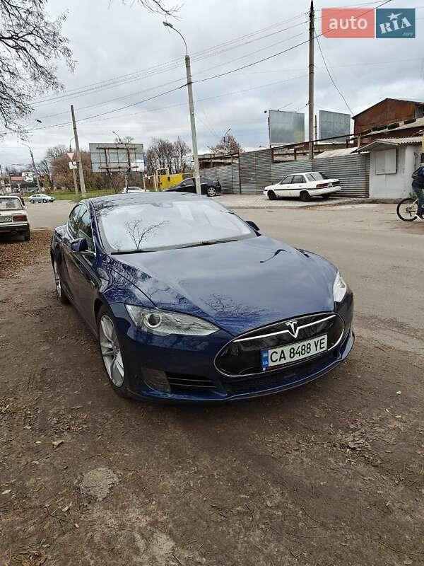 Tesla Model S 2015