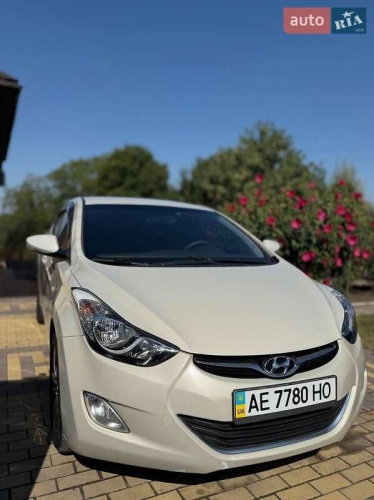 Hyundai Elantra 2012