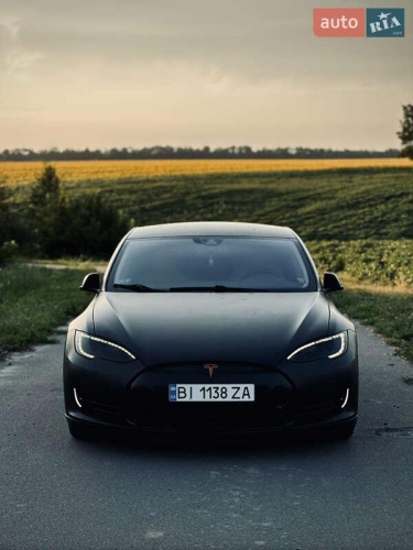 Tesla Model S 2015