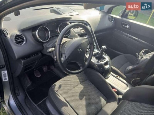 Peugeot 5008 2012