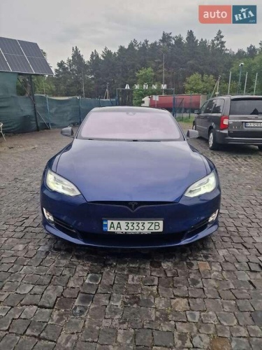 Tesla Model S 2015