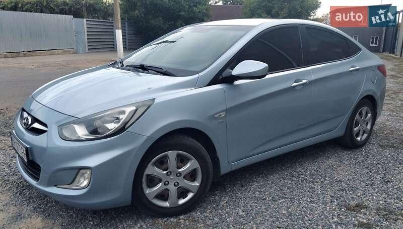 Hyundai Accent 2012