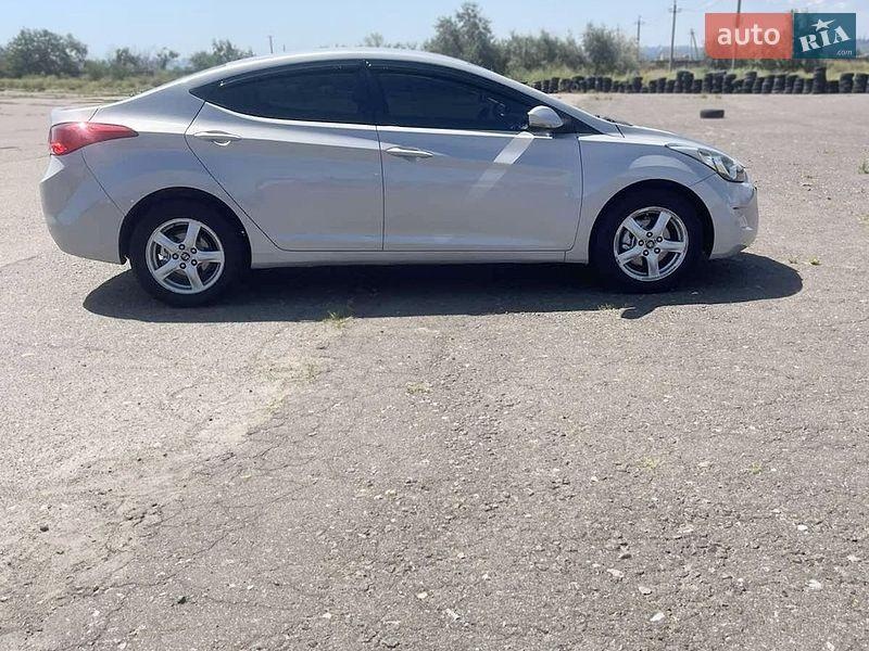 Hyundai Elantra 2011