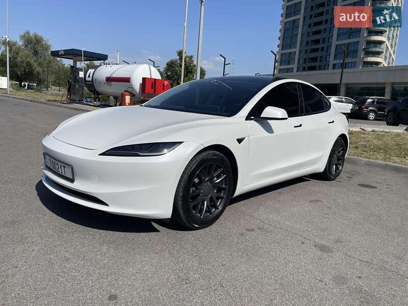 Tesla Model 3 2024