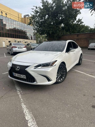 Lexus ES 2019