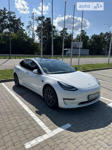 Tesla Model 3 2020