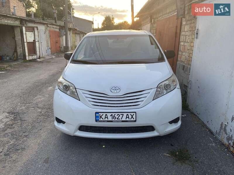 Toyota Sienna 2010