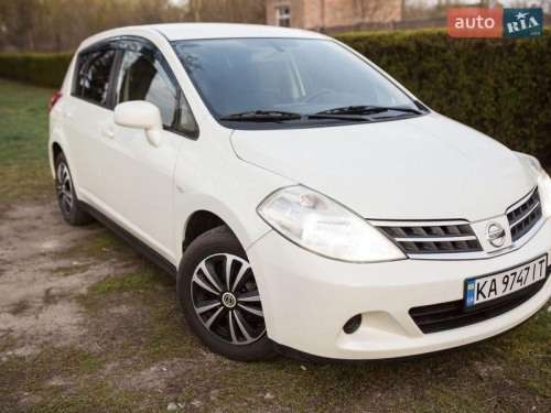 Nissan TIIDA 2012